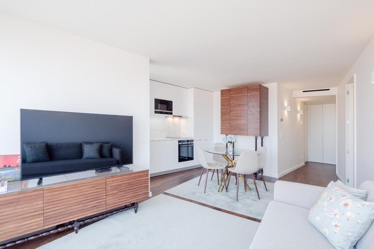 Boutique Rentals- Bliss By The Sea Apt- Ocean Views In Foz Beach Порту Экстерьер фото
